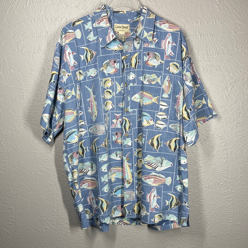 Cooke Street Honolulu Blue Fish Print Short Sleeve Button Up Shirt Men's…